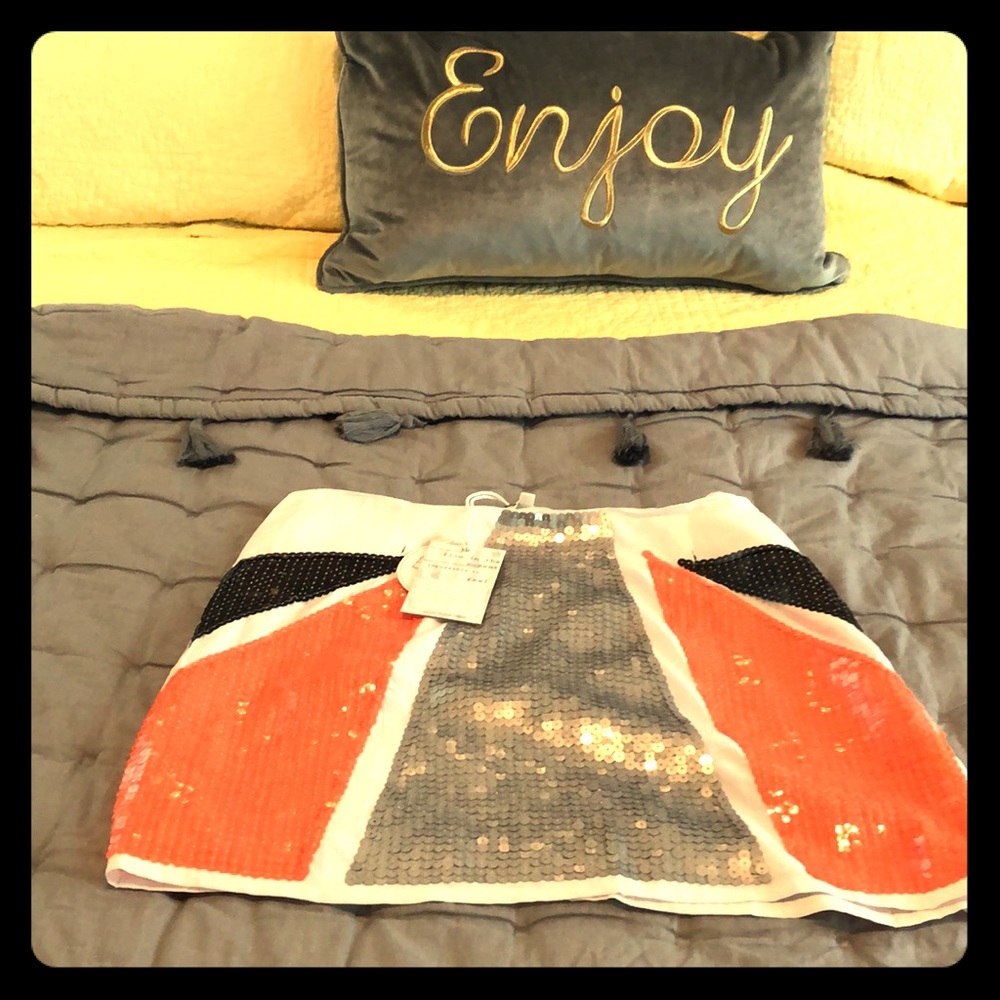 Sequined mod skirt in silver and orange.